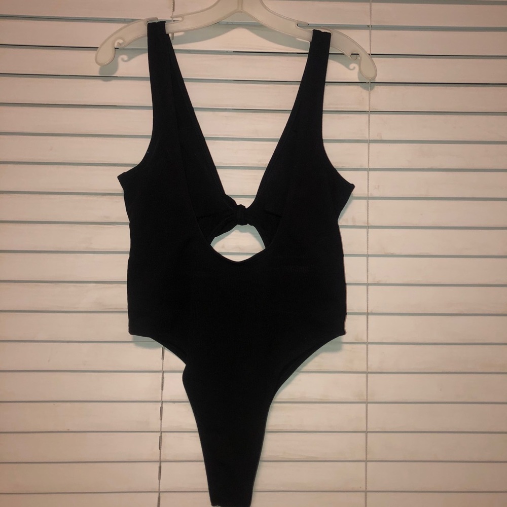 Highlegged black one-piece swimmy 🌊